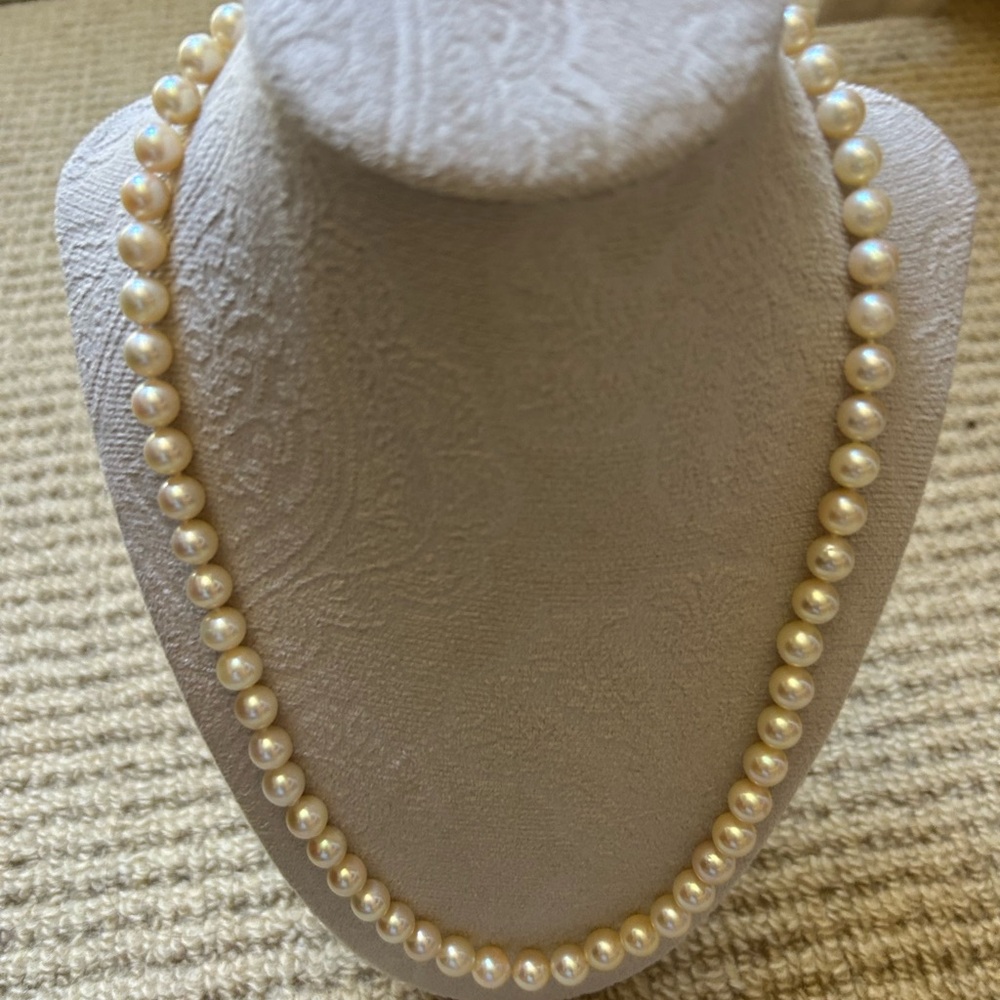 Vintage 14K yellow good clasp
8.50MM Tasaki 21” Cultured Akoya Pearl Necklace - Picture 7 of 15
